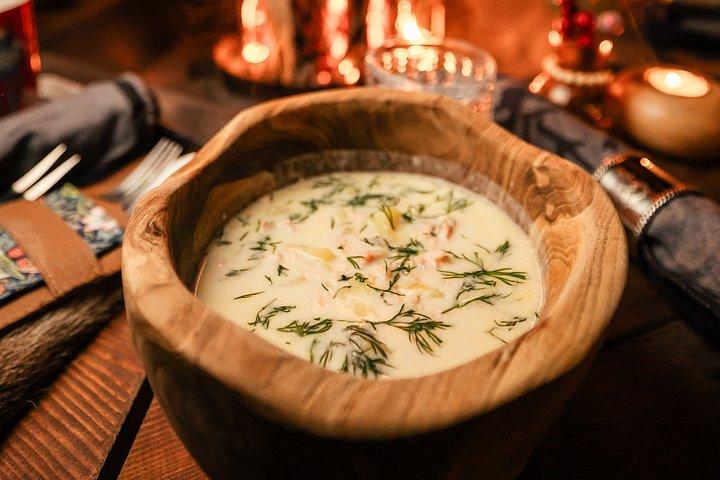 ラグジュアリーロヴァニエミサファリプライベートスノーヴェーツアー3名付き-コースランチ