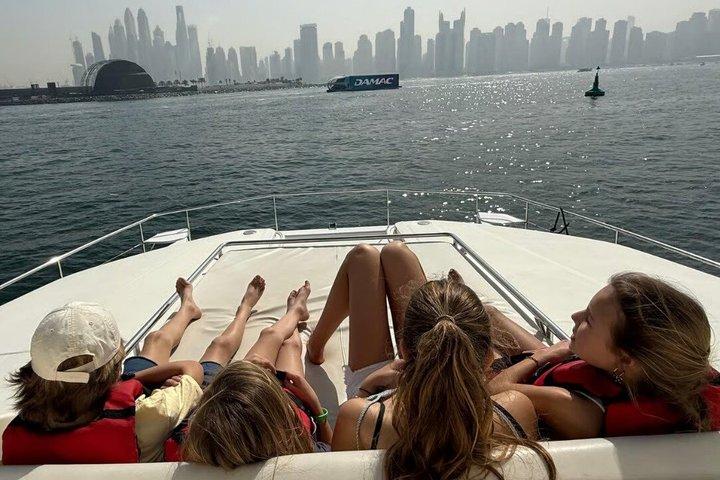 Dubai Marina Luxury Yacht Tour com lanches e bebidas