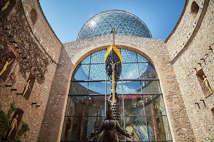 ジローナとダリ劇場博物館バスツアー