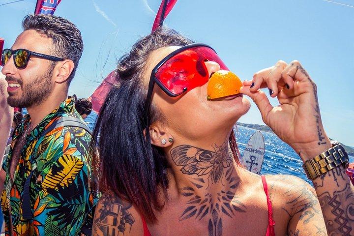 イビサ島ボートパーティー3時間オールインクルシブドリンク＆DJ＆スイムストップ