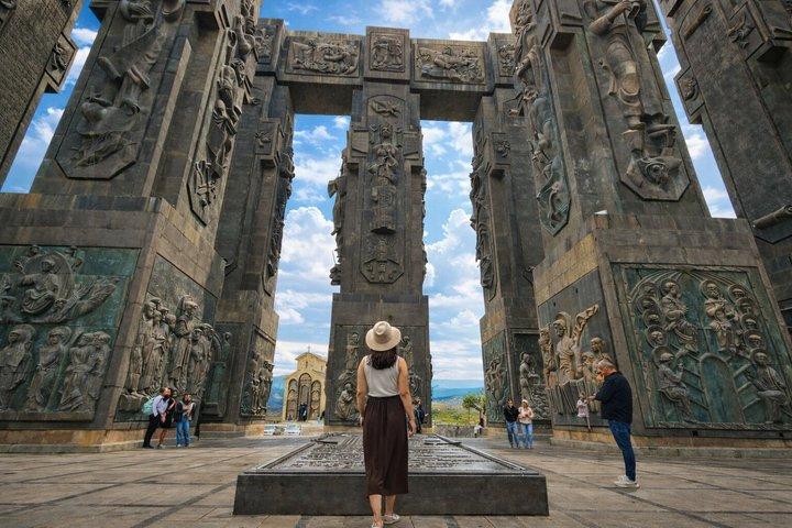Tbilisi - Mtskheta Tour : storia, panorami, vino e giro in barca