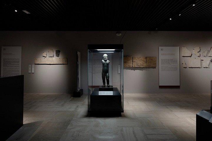 プライベートサレルノ海岸エクスカーションパエストゥムと考古学博物館