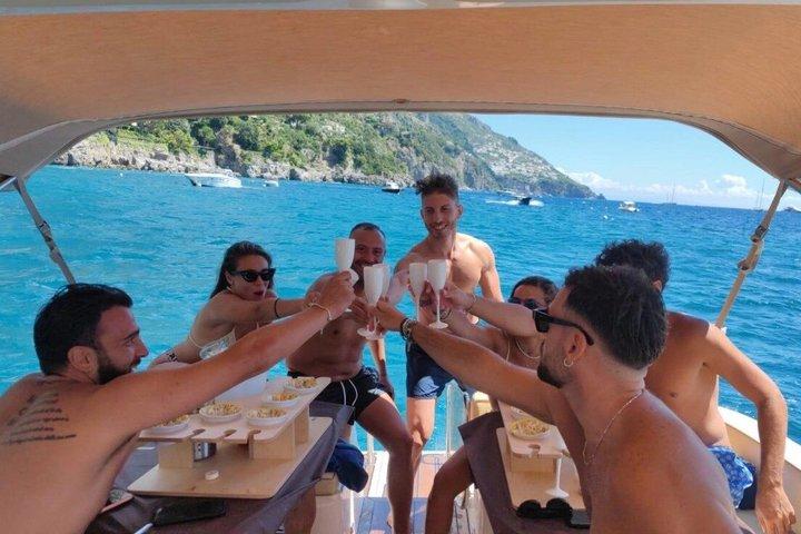 Bootstour durch Capri und Besuch der Blauen Grotte