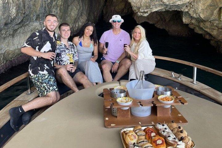 Bootstour durch Capri und Besuch der Blauen Grotte