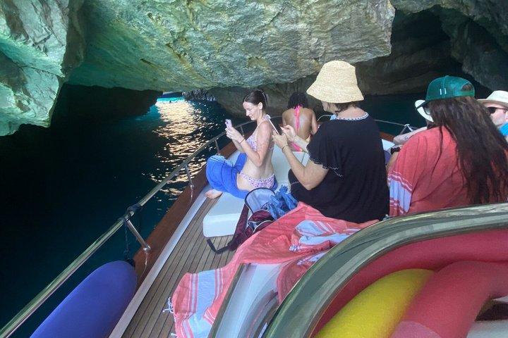 Bootstour durch Capri und Besuch der Blauen Grotte