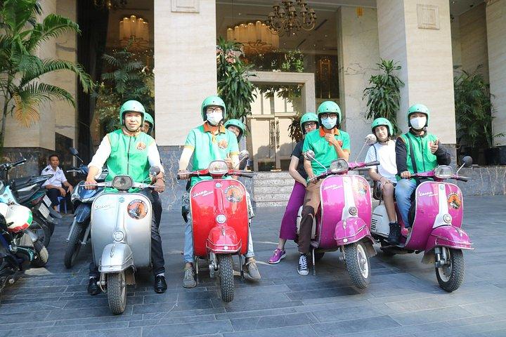 内部のハノイの裏通り隠された宝石と列車通り