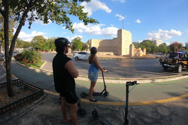 Mérida in E-Scooter : Paseo de Montejo e Parco La Plancha