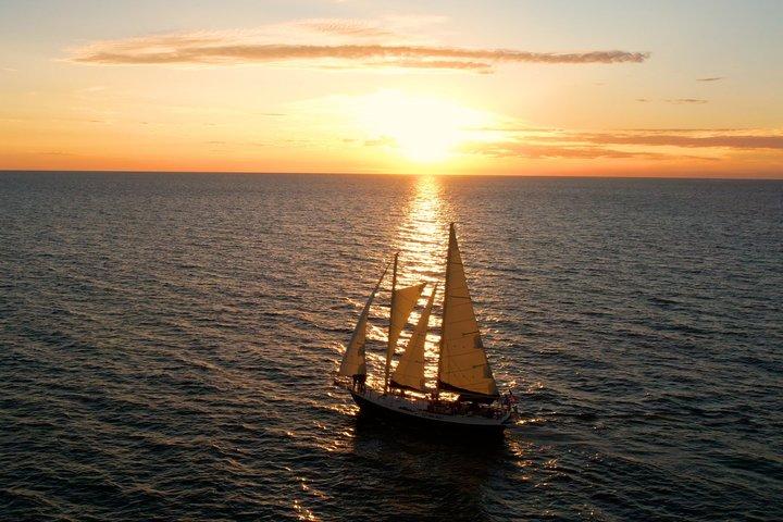 Crociera a vela al tramonto a bordo della Schooner Clearwater-Clearwater Beach