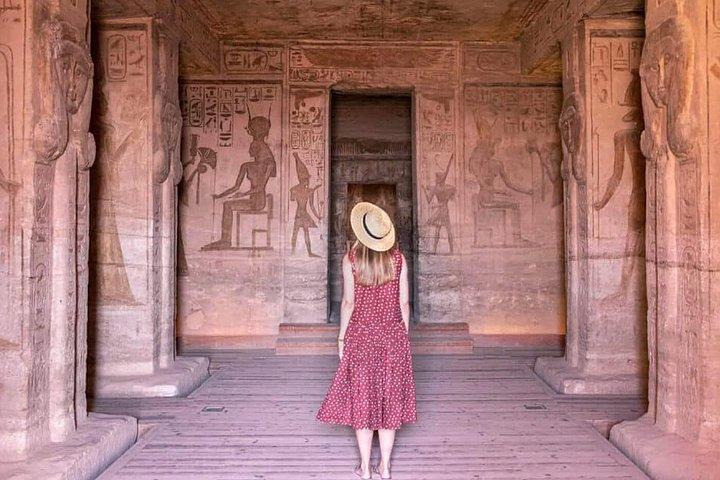 ルクソールからアスワンへのフライトでアブ・シンベルへ（フライト費用を除く）