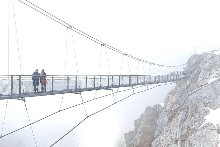 ダッハシュタイン氷河日帰りツアー：ウィーン発吊り橋＆アルプス