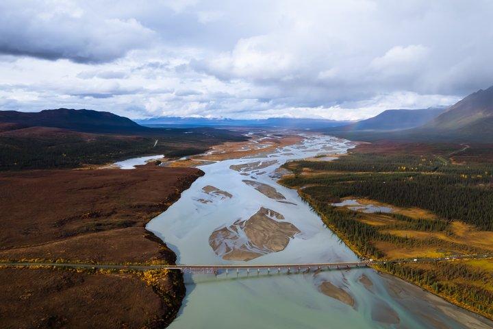 アラスカロードトリップ：アンカレッジ、スワード、ホーマー＆デナリオーディオツアー