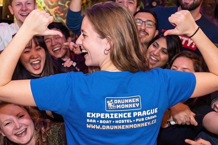 Drunken Monkey Pub Crawl com entrada de bar e clube aberto