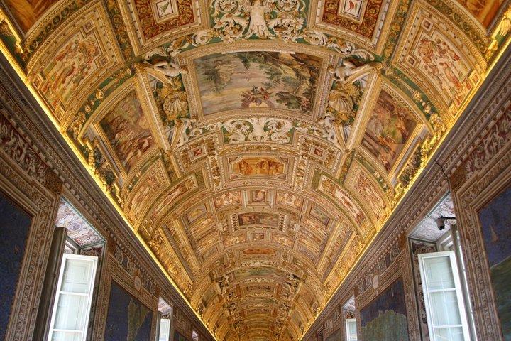 スキップ・ザ・ライン：バチカン美術館、システィーナ礼拝堂＆サンピエトロツアー