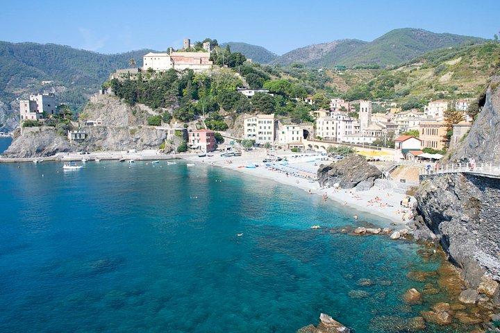 プライベートチンクエ・テッレ日帰り旅行と2つの町を結ぶフェリー