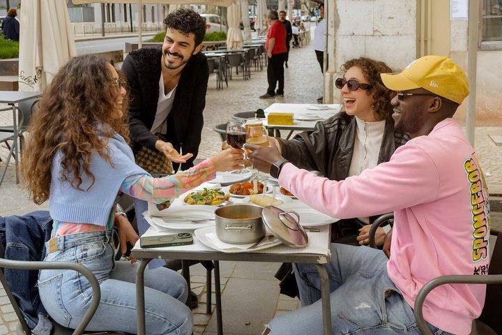 Sentez l'âme de Lisbonne sur une nourriture, des boissons et sans montée