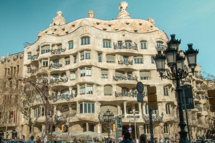 バルセロナ散策ツアー：サグラダ・ファミリア、ガウディ、ゴシック地区