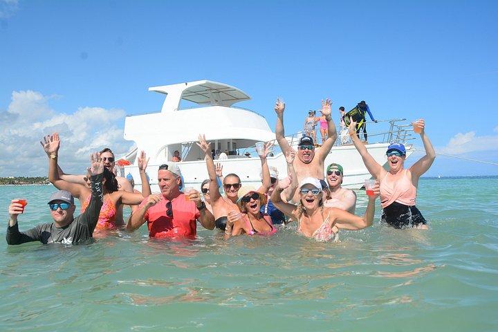 Private Catamaran Booze Cruise & Snorkeling