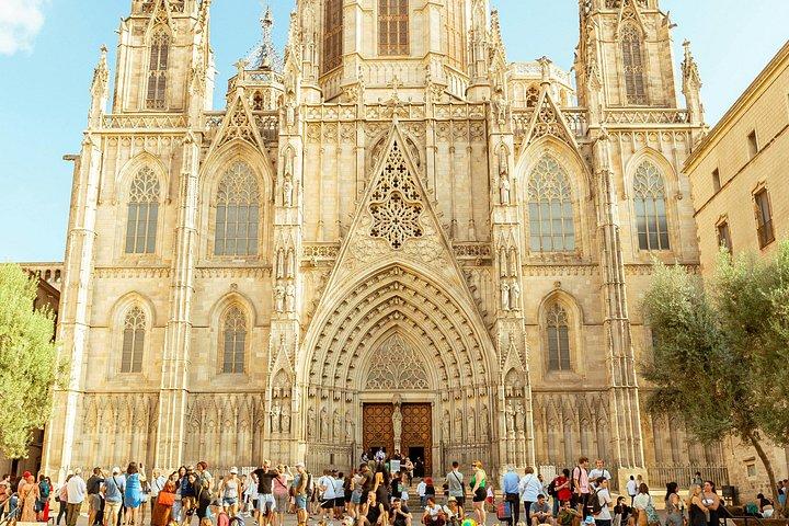 バルセロナ散策ツアー：サグラダ・ファミリア、ガウディ、ゴシック地区