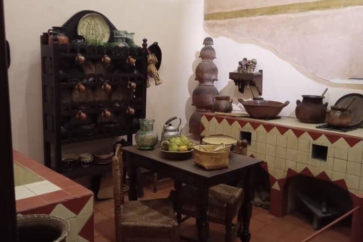 Frida Kahlo Tour: A Journey Through Her Art Casa Roja