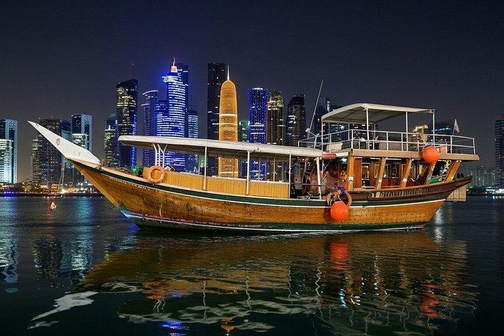 Doha : Dîner traditionnel en croisière avec buffet barbecue et transferts