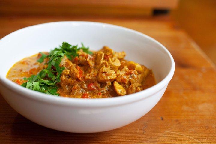 Cours de cuisine au poulet au curry avec un chef local à Sacramento