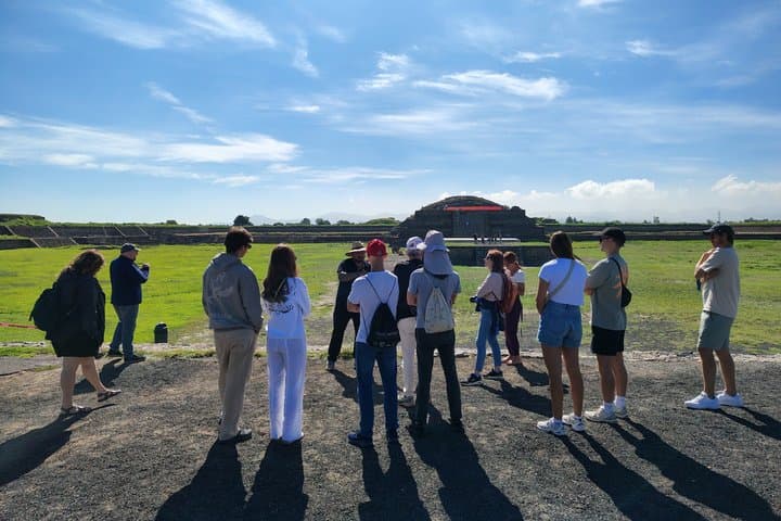 Teotihuacan Early Access – Small Group, No Tourist Traps