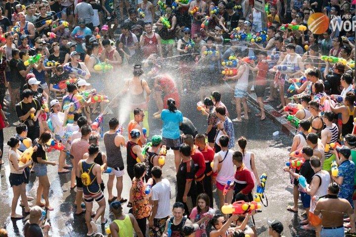 バンコク：ソンクラン水祭り昼夜ガイド付きツアー