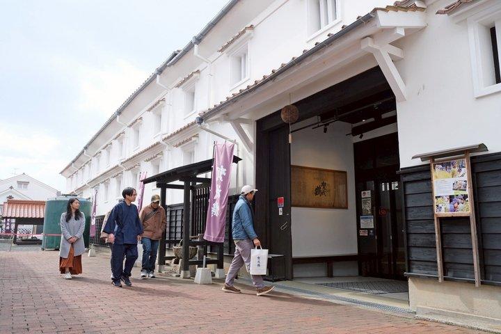 Calligraphy and Sake Experience in Saijo, Hiroshima