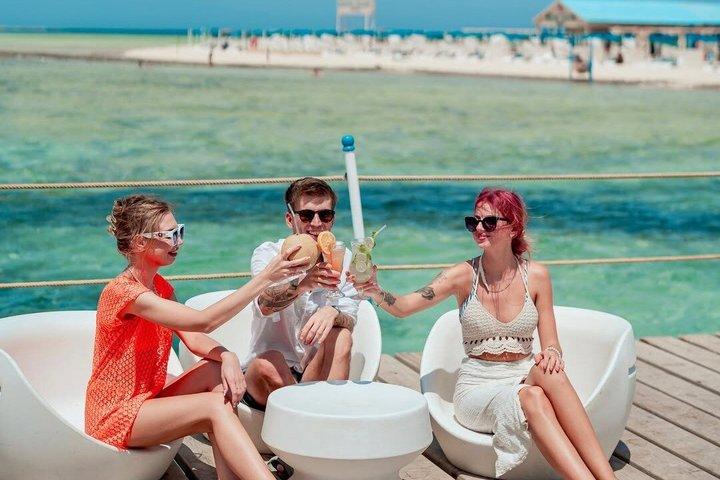 Excursion VIP en bateau de plongée en apnée sur l'île de Bianca et l'Utopie avec déjeuner