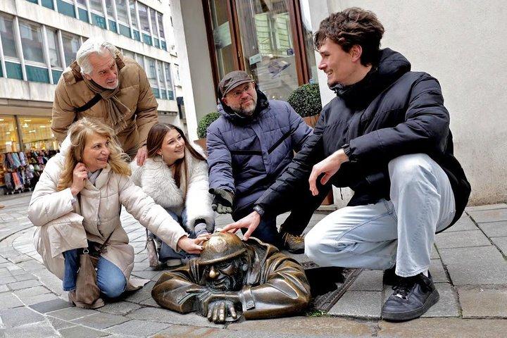 Bratislava Like a Local : tour della città vecchia e degustazione di vini slovacchi