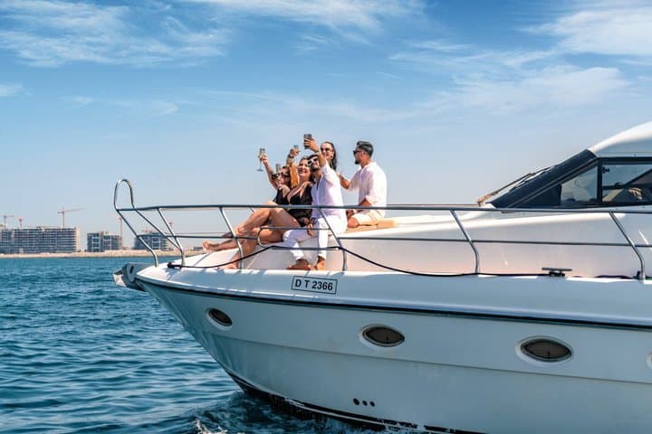 3 Hour Best Luxury Boat Trip upto 12 guests Private event