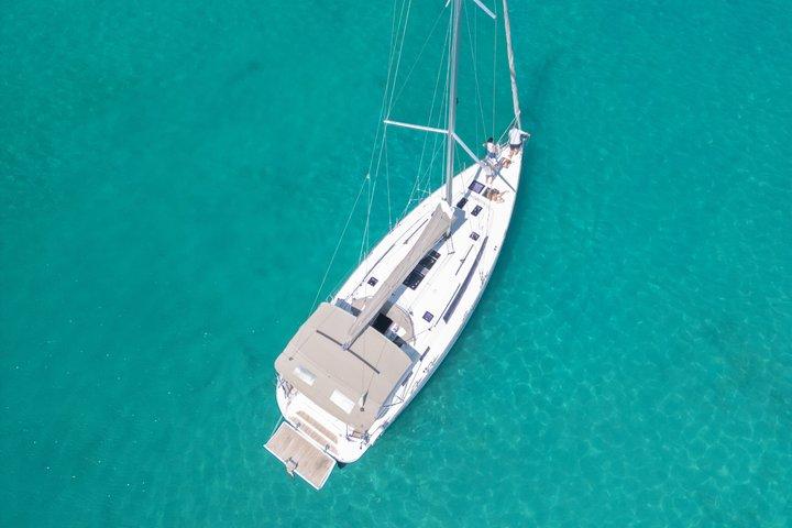 Cagliari sejlbådstur med naturskønne kystlinjer og snorkling