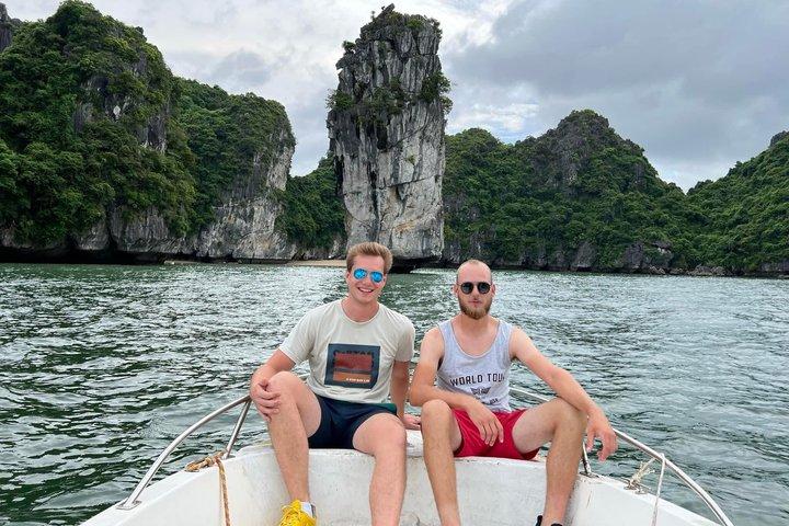 Exclusivo tour privado en canoa por Ha Long y Lan Ha Bay
