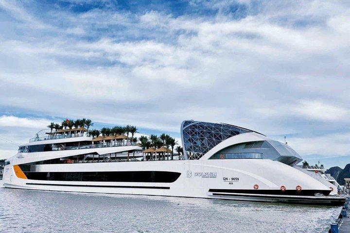 Halong Bay Day Tour saindo de Hanói com cruzeiro de luxo e limusine