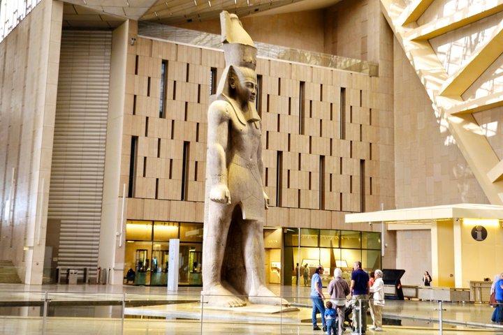 Grand Egyptian Museum og Giza pyramider dagstur fra Hurghada