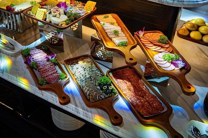サイゴン水上人形ショーと豪華ディナークルーズ