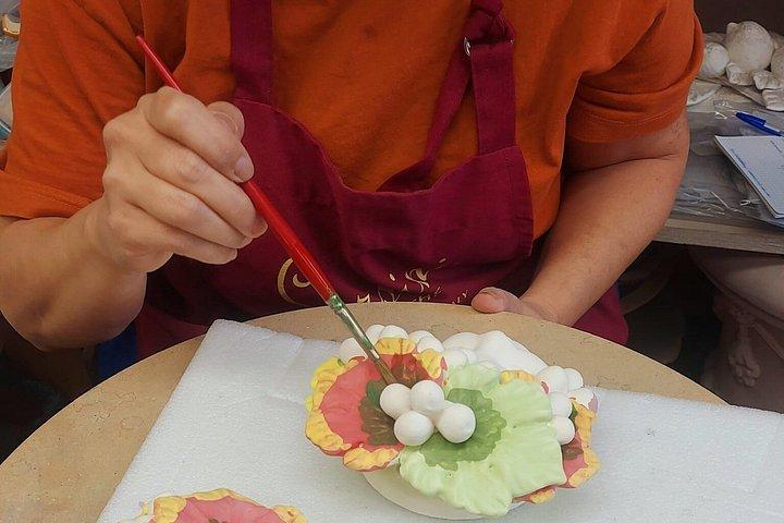 Ceramiche Corsini: 私たちの工房を訪れて、一緒に飾り付けをしてみましょう。
