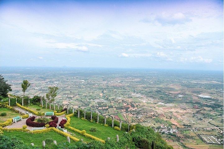 ナンディヒルズへのガイド付き小旅行：寺院、日の出＆ネルーニラヤ