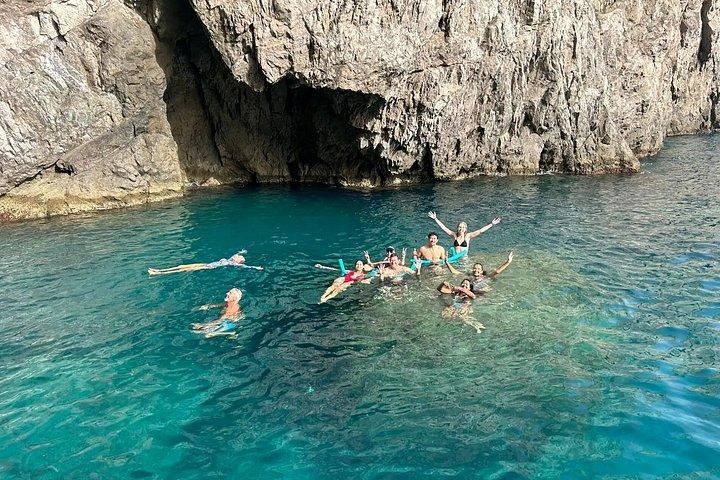 ポジターノからアマルフィ海岸プライベートボートツアー