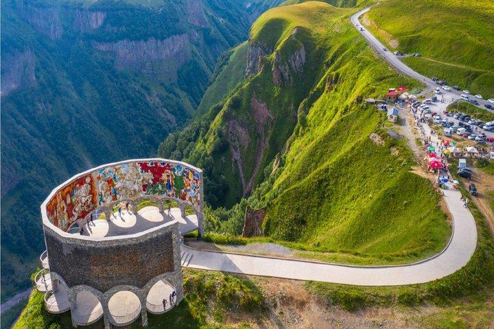 Kazbegi e Gudauri Fantastic Guided Tour Compartilhado