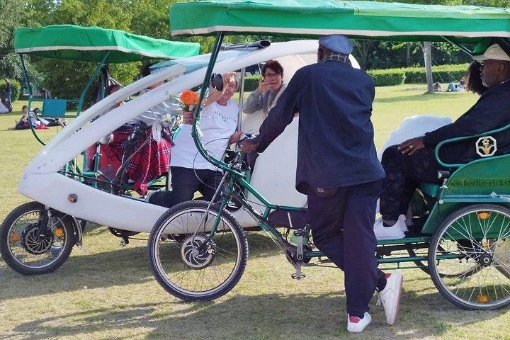 人力車ツアー-クルーズ船のゲストは午前11時30分まで9時30分到着ベルリン