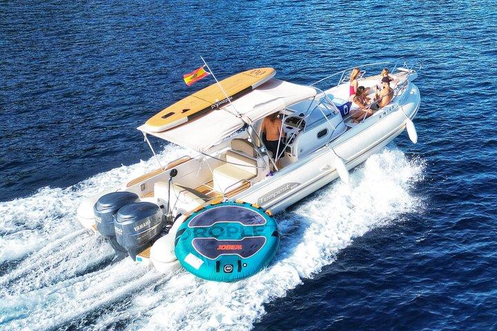 パルマ・デ・マヨルカのプライベートボート旅行(水のおもちゃと25の入り江付き)