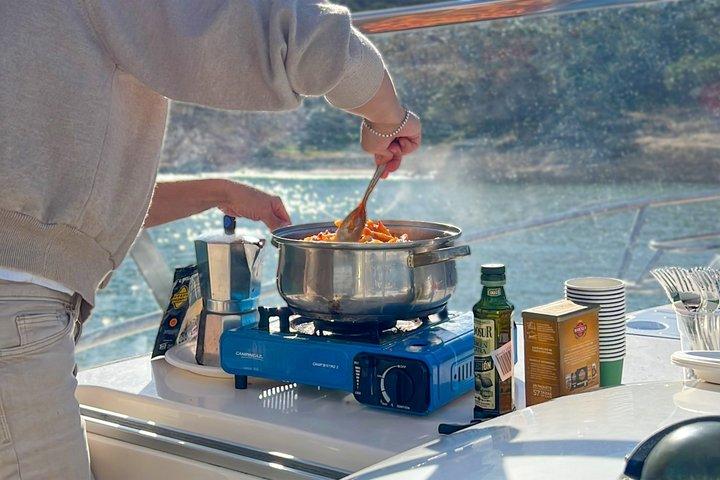 パルマ・デ・マヨルカのプライベートボート旅行（水のおもちゃと25の入り江付き）