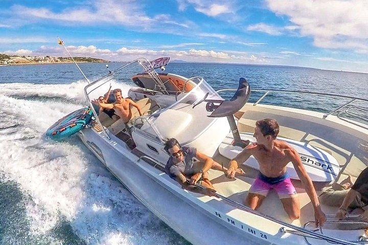 パルマ・デ・マヨルカのプライベートボート旅行（水のおもちゃと25の入り江付き）