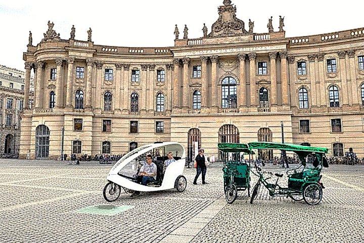 Berlin Rickshaw Sightseeing Guide (Din EN 15565) is the Driver