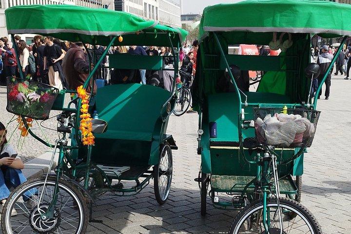 Berlin Rickshaw Sightseeing Guide (Din EN 15565) is the Driver