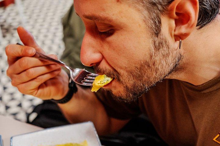 8つの本格的な地元料理の試食ができるパルマガイド付きフードツアー