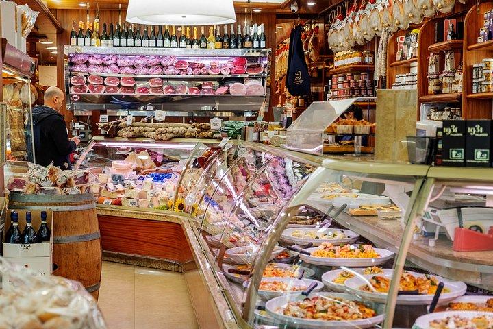 8つの本格的な地元料理の試食ができるパルマガイド付きフードツアー