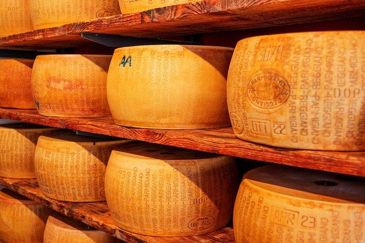 8つの本格的な地元料理の試食ができるパルマガイド付きフードツアー