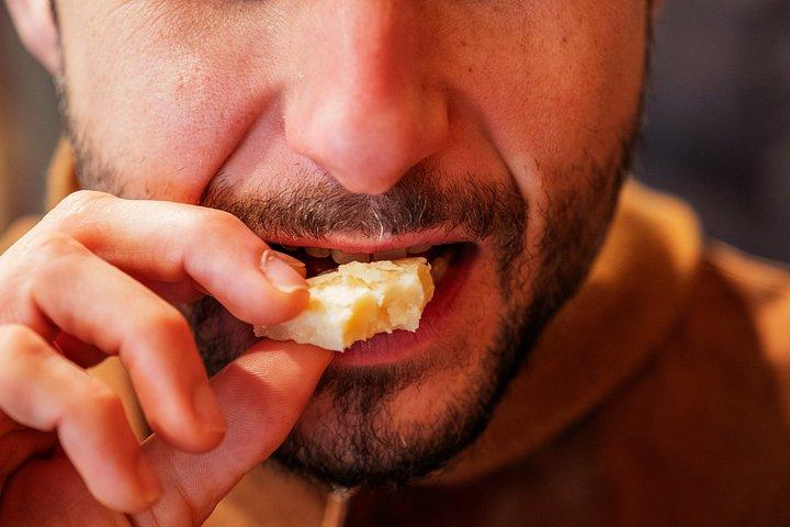 8つの本格的な地元料理の試食ができるパルマガイド付きフードツアー